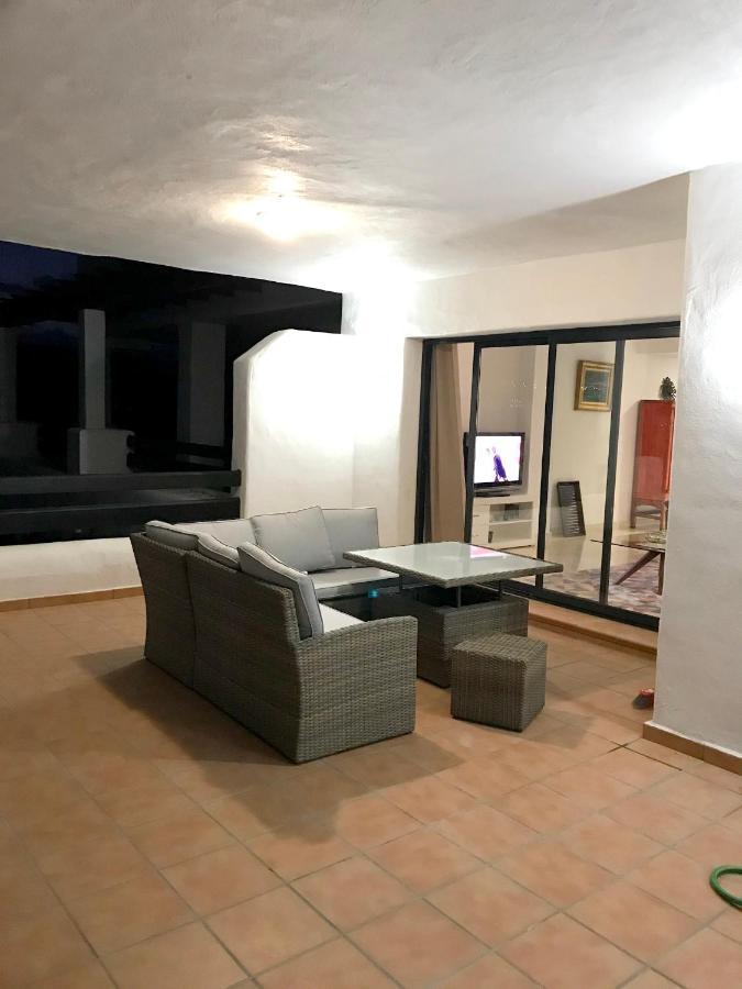 Seaside Serenity: 2-Bedroom Apartment with Pool and Garden San Luis de Sabinillas Exterior photo