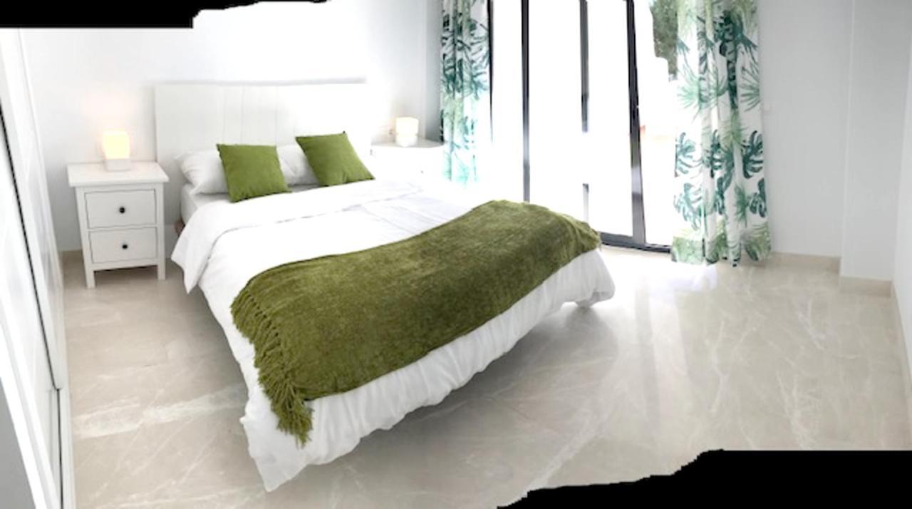 Seaside Serenity: 2-Bedroom Apartment with Pool and Garden San Luis de Sabinillas Exterior photo