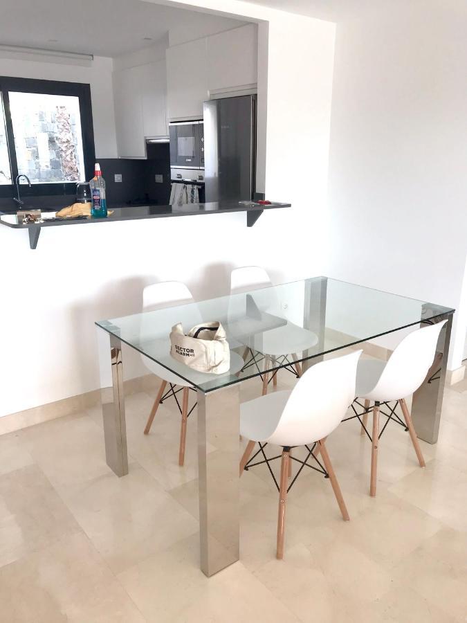 Seaside Serenity: 2-Bedroom Apartment with Pool and Garden San Luis de Sabinillas Exterior photo