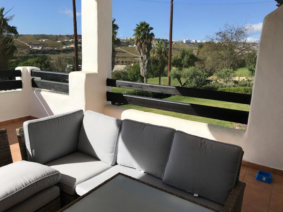Seaside Serenity: 2-Bedroom Apartment with Pool and Garden San Luis de Sabinillas Exterior photo